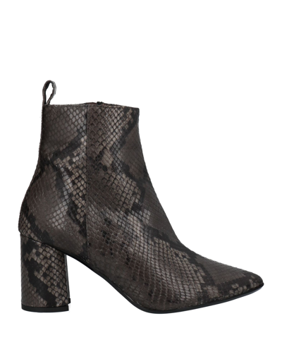 Fleury Ankle Boots In Grey