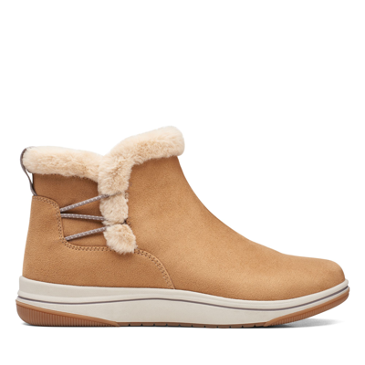 Clarks Breeze Fur In Brown