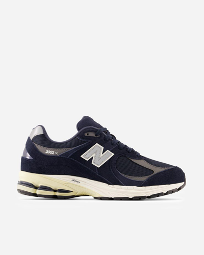 New Balance Navy 2002rca Sneakers In Blue