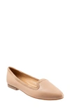 Trotters Hannah Pointed Toe Flat In Beige