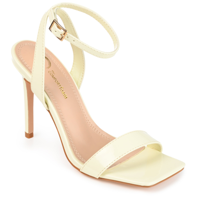 Journee Collection Collection Women's Tru Comfort Foam Dorian Pump In White