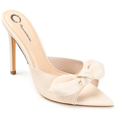 Journee Collection Zelah Pump In White