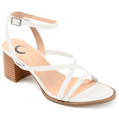 Journee Collection Anikah Pump In White