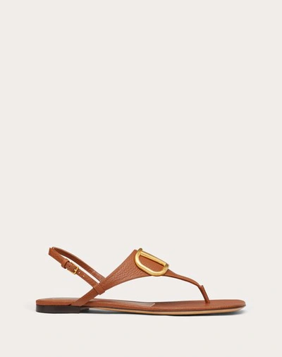 Valentino Garavani Vlogo Signature Flat Thong Sandal In Grainy Calfskin Woman Saddle Brown 39.5 In Tan