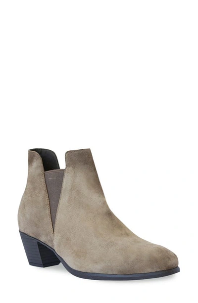 Munro Jackson Bootie In Sesame Suede