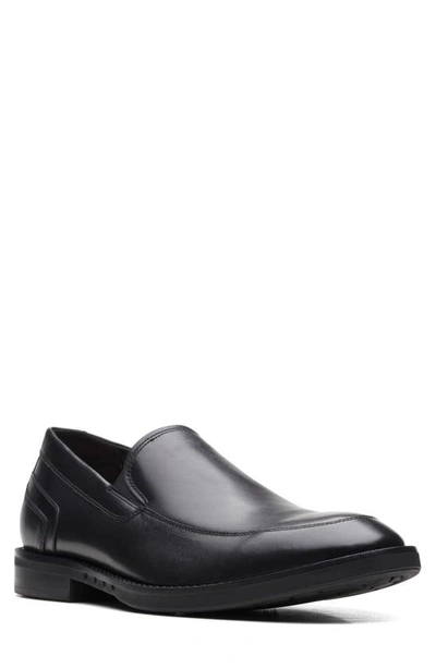 Clarks Un Hugh Step Loafer In Black Leather