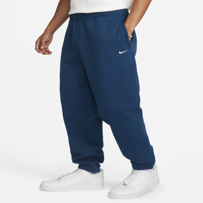 Nike Men's Solo Swoosh Fleece Trousers In Blue