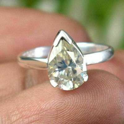 Pre-owned Ambika Lovely Off White Diamond Solitaire Ring In Pear Shape 2 Ct Certified