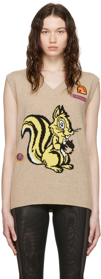 Cormio Graphic Patch Sleeveless V-neck Vest In Beige