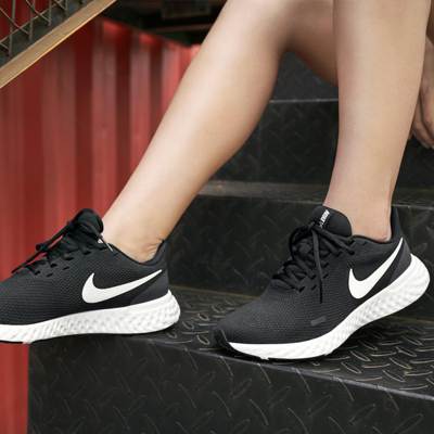 Nike Revolution 5 女款透气缓震跑步鞋