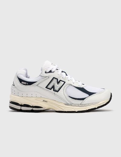 New Balance 2002r绒面革运动鞋 In White