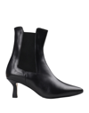 L'arianna Ankle Boots In Black