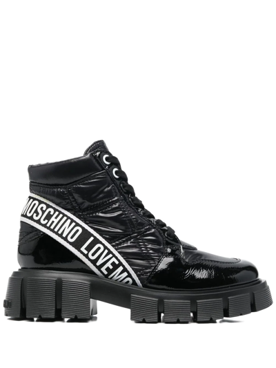 Love Moschino Logo带登山靴 In Black