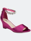 Journee Collection Women's Connor Wedge In Berry