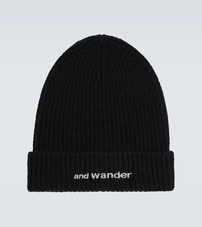 And Wander 罗纹针织羊毛便帽 In Black