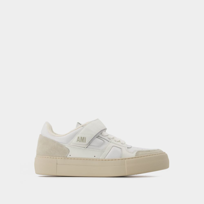 Ami Alexandre Mattiussi Sneakers Low-top Adc Aus Weissem Leder/multi In White