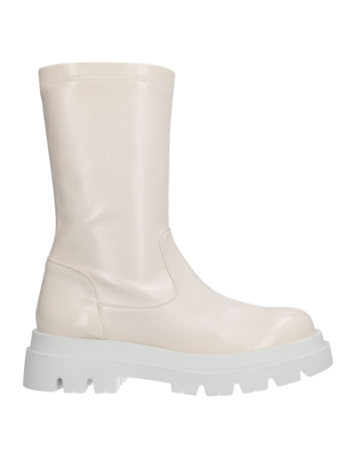 Lemaré Ankle Boots In White