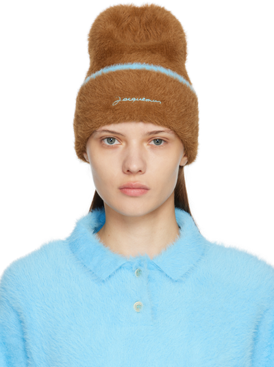 Jacquemus Le Bonnet Brand-embroidered Stretch-woven Beanie In Brown