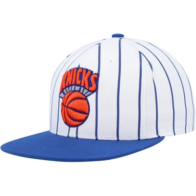 Mitchell & Ness Men's  White New York Knicks Hardwood Classics Pinstripe Snapback Hat