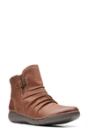 Clarks Un Loop Top Boot In Dark Tan