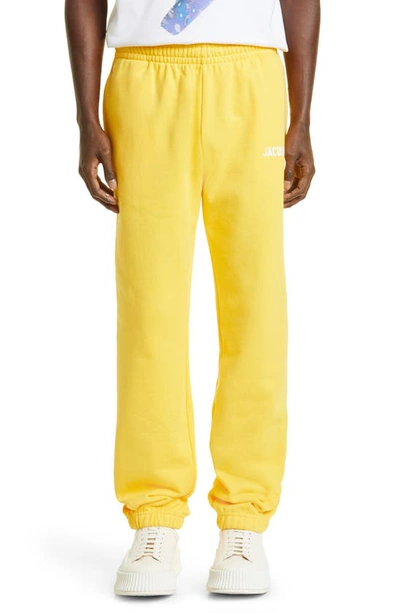 Jacquemus Le Jogging Logo Cotton Jersey Sweatpants In Yellow