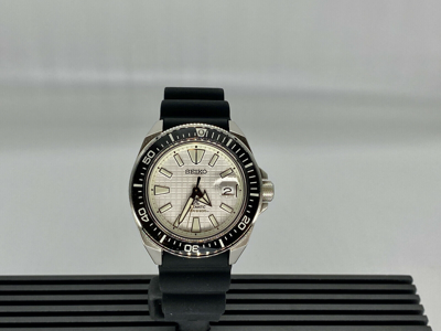 Pre-owned Seiko Prospex Automatic Diver 3-d Pressed Pattern White Dial Men Watch Srpe37