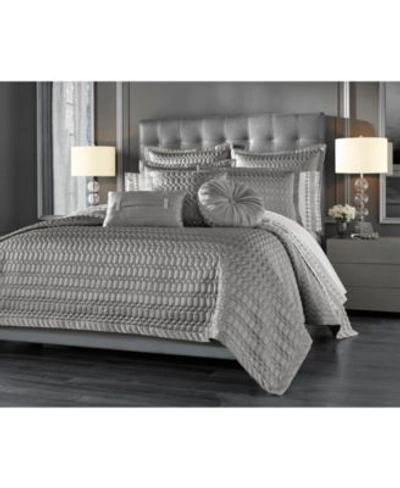 J Queen New York Luxembourg Quilt Sets Bedding In Silver-tone