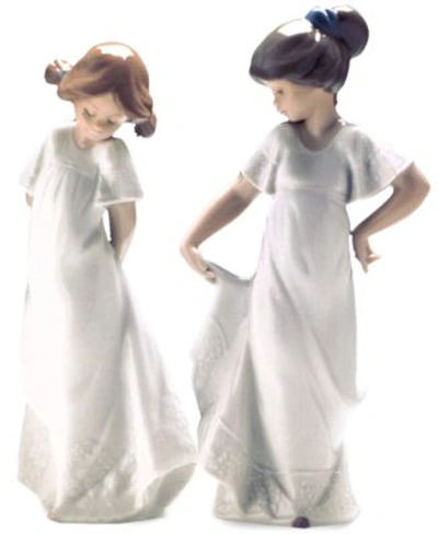 Lladrò Nao By Lladro How Pretty How Shy Collectible Figurines