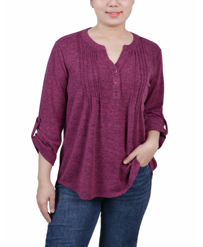 NY COLLECTION WOMEN'S 3/4 ROLL TAB SLEEVE Y-NECK TOP
