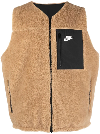 Nike Club+ Reversible Winterized Vest In Nude