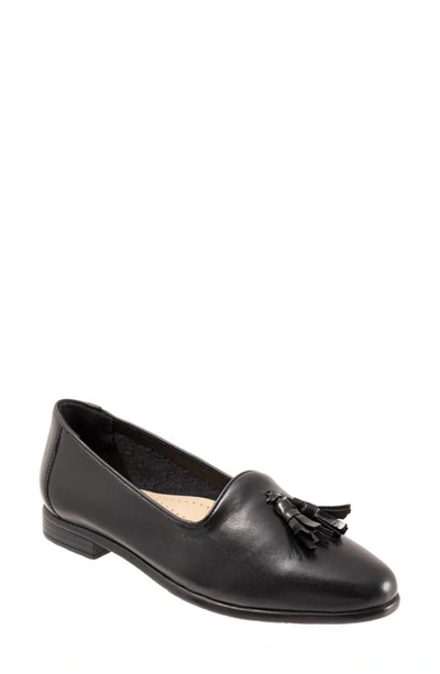 Trotters Liz Tassel Loafer In Black Smooth