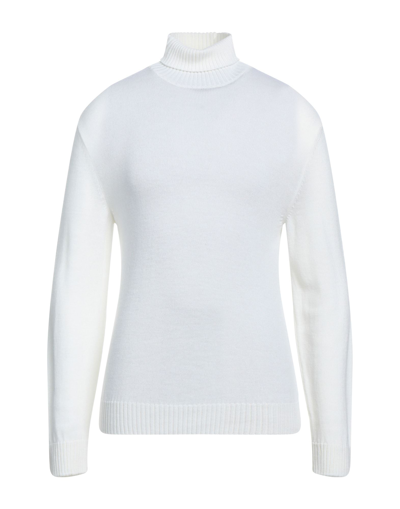 Eleventy Turtlenecks In White