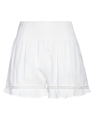 Iconique Woman Shorts & Bermuda Shorts White Size L Viscose