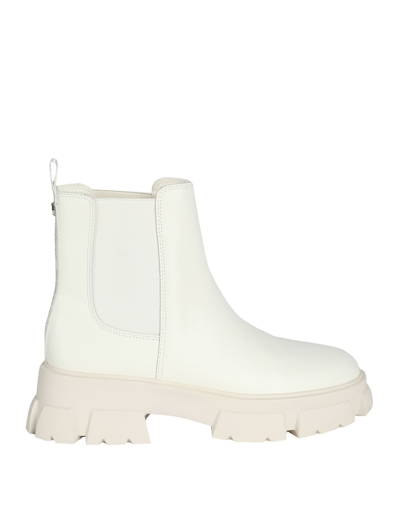 Steve Madden Ankle Boots In White