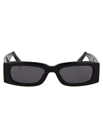 Gcds Gd0020 Sunglasses In 01a Black