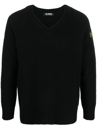 Raf Simons Logo-patch V-neck Jumper In Schwarz