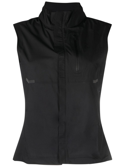 On Running Panelled Zip-pocket Sports Jacket In Black