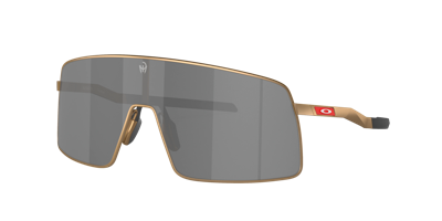 Oakley Man Sunglasses Oo6013 Sutro Ti Patrick Mahomes Ii Collection In Grey