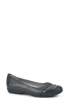 White Mountain Footwear White Mountain Clara Ballet Flat In Black Lizard Es-print