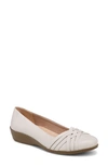 Lifestride Incredible Slip-on Flats In Bone