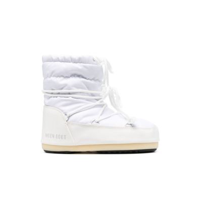 Moon Boot In White