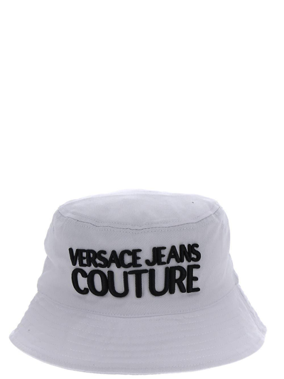 Versace Jeans Couture Logo刺绣渔夫帽 In White