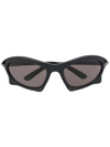 Balenciaga Bat Rectangle Sunglasses In Schwarz