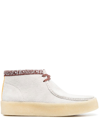 Clarks Originals Lace-up Suede Boots In Weiss