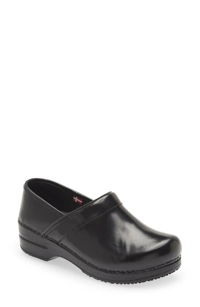 Sanita Addison Clog In Black 002