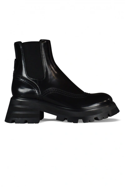 Alexander Mcqueen Wander Chelsea Boots In Black