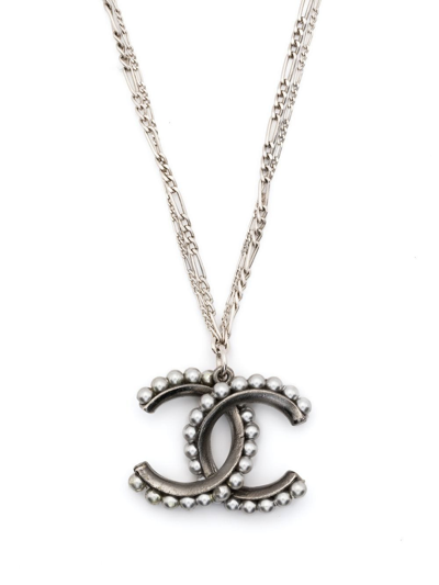 Pre-owned Chanel 2000s Cc Pearl-embellished Charm Necklace In Silver