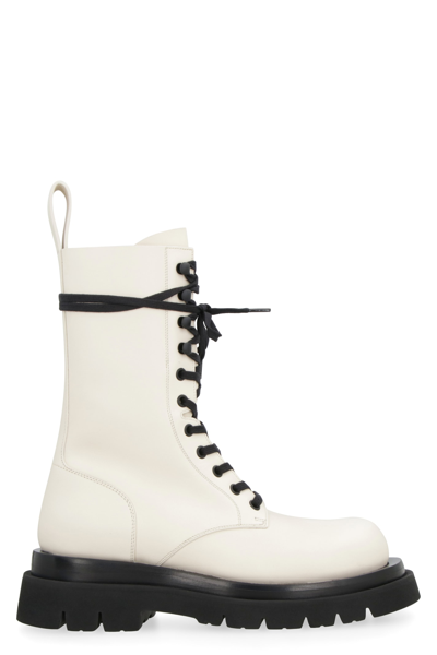 Bottega Veneta Calfskin Lace-up Combat Boots In Bianco