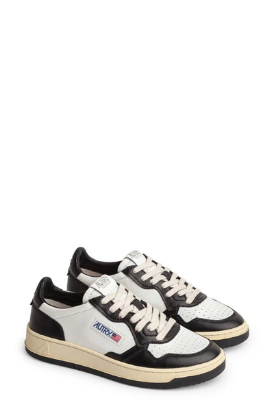 Autry Medalist Low Sneaker In White/ Black