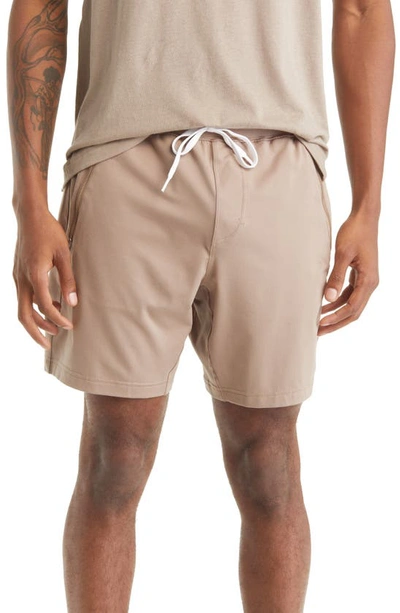 Alo Yoga Conquer Workout Shorts In Gravel